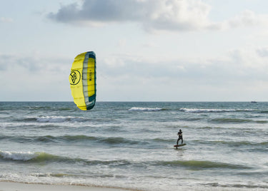 Flysurfer Hybrid kite foiling